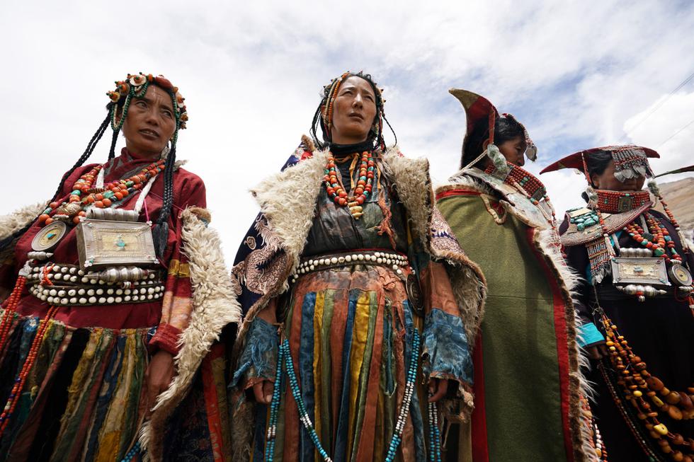 GENTE] 4 fotos de mujeres vistiendo ropa típica de Burang en Tibet | China  | nnda nnni | LISTAS | MAG.