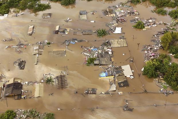 Vista aérea de calles inundadas en el barrio Navegantes en Porto Alegre, estado de Rio Grande do Sul, Brasil, el 4 de mayo de 2024. (Foto de Carlos Fabal / AFP)
