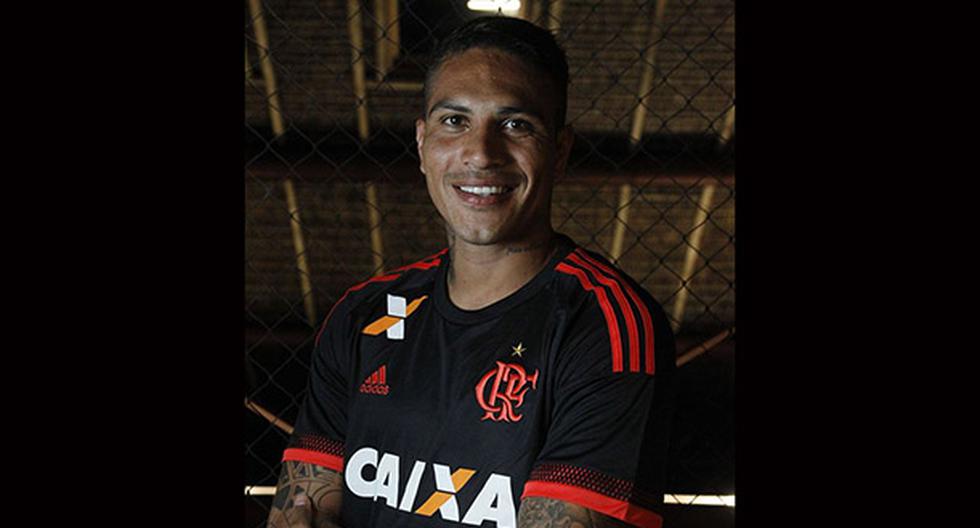 Peruano Paolo Guerrero y la indumentaria del Flamengo. (Foto: Facebook Flamengo)