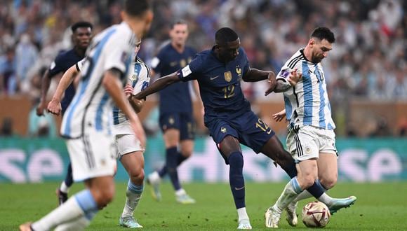 France's forward #12 Randal Kolo Muani (C) challenges Argentina's forward #10 Lionel Messi during the Qatar 2022 World Cup final football match between Argentina and France at Lusail Stadium in Lusail, north of Doha on December 18, 2022. (Photo by Kirill KUDRYAVTSEV / AFP)