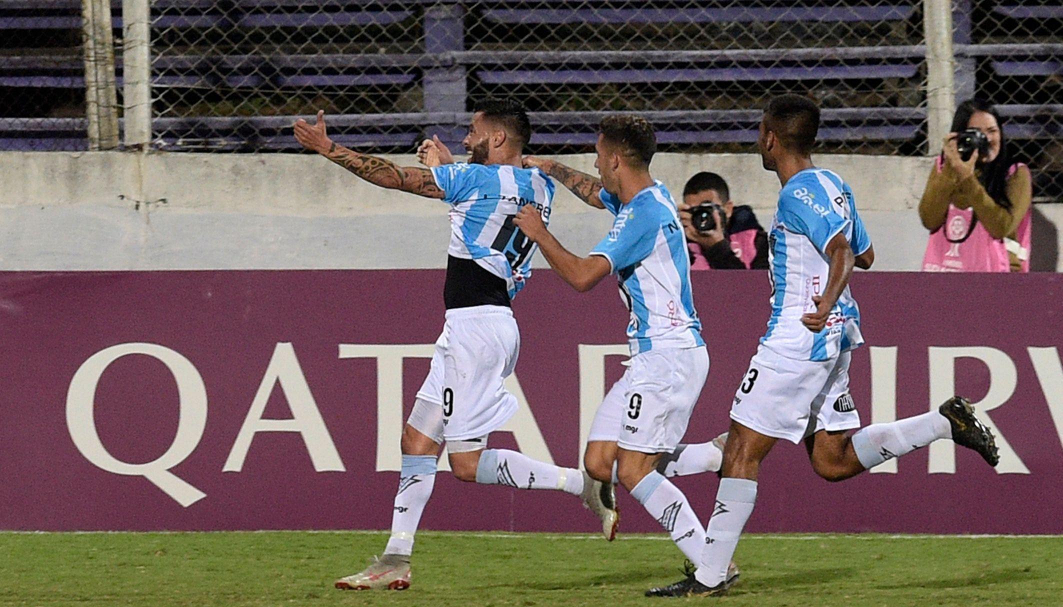 Cerro vs. UTC: mejores imágenes del partido. (Foto: AFP)