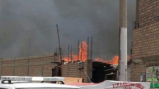 Incendio en el Callao destruye almacén cerca a Av. Gambetta