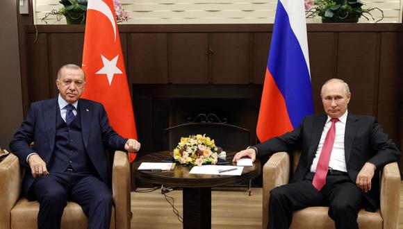 El presidente turco Recep Tayyip Erdogan discutió con su homólogo ruso Vladimir Putin sobre los planes para una operación militar de Turquía en el norte de Siria, así como sobre la guerra en Ucrania.