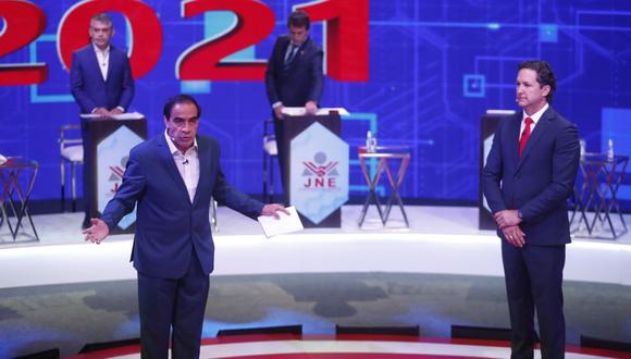 Los candidatos presidenciales de Acción Popular y de Somos Perú difirieron sobre la compra de un satélite para mejorar la conectividad y la educación del país.