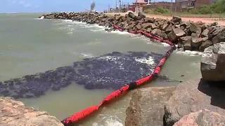 Brasil estudia misteriosas manchas de petróleo en más de cien playas