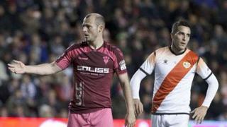 El partido entre el Rayo de Advíncula y el Albacete se suspende por insultos racistas a Zozulya
