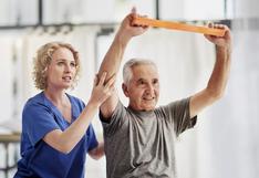 4 ejercicios que puede practicar un adulto mayor sin afectar su salud