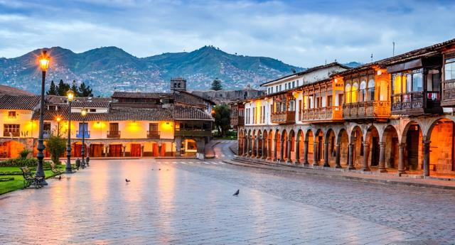 La Plaza de Armas del Cusco es el mayor punto de encuentro de la ciudad imperial. Allí, fue ejecutado Túpac Amaru II en 1781. (Foto: Shutterstock)