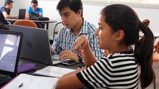 Niña genio de 12 años hace curioso pedido: que la exoneren del colegio porque "le aburre"