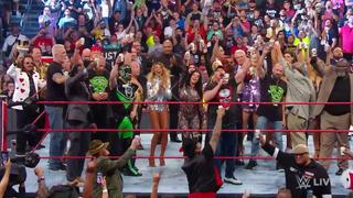 WWE Raw: revive la reunión de todas las leyendas de la marca roja con Stone Cold como protagonista
