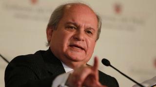 Ministro de Defensa calificó de "exabrupto" frases xenófobas en Chile