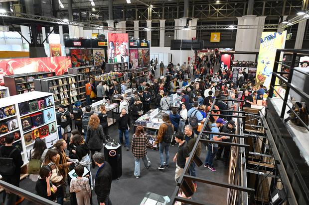 The fairgrounds were very crowded thanks to the influx of exhibitions dedicated to the cartoonist Daniel Torres, the filmmaker Álex de la Iglesia, the characters Zipi and Zape, and the large selection of authors dedicated to graphic humor.  (PHOTO: Comic Barcelona)