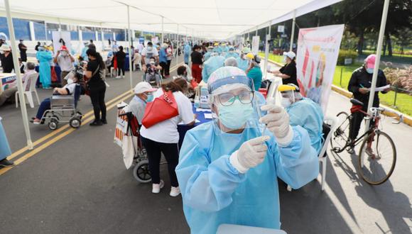 El Gobierno inició el 16 de abril, la nueva estrategia de vacunación contra el coronavirus (COVID-19), la cual está enfocada ahora en la territorialidad y un padrón unificado | Foto: Juan Ponce Valenzuela/@photo.gec