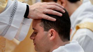 Obispos no están obligados a denunciar abusos a menores
