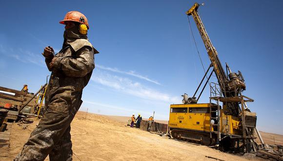 Las empresas mineras totalizan aproximadamente el 20 % de la cartera calificada por Fitch y comprenden el 18 % del PIB de Perú en el 2021, según el valor en dólares estadounidenses de las exportaciones de metales.