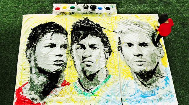 ¿Messi en tu casa? Artista pinta murales con un balón de fútbol - 1
