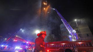 Chile: incendio consume el edificio corporativo de Enel en jornada de disturbios en Santiago | FOTOS