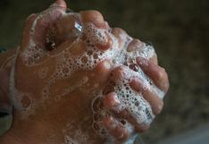 5 razones por las que debes lavarte las manos antes de cargar a tu bebé