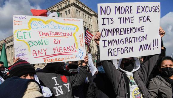 Los manifestantes piden una reforma migratoria cerca de la Casa Blanca en Washington, DC. (Foto: Nicholas Kamm / AFP)