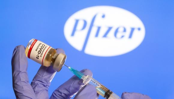 Pfizer aclara que a la fecha vende vacunas contra el COVID-19 a gobiernos de cada país, y no a empresas privadas. (Foto: Dado Ruvic/ Reuters)
