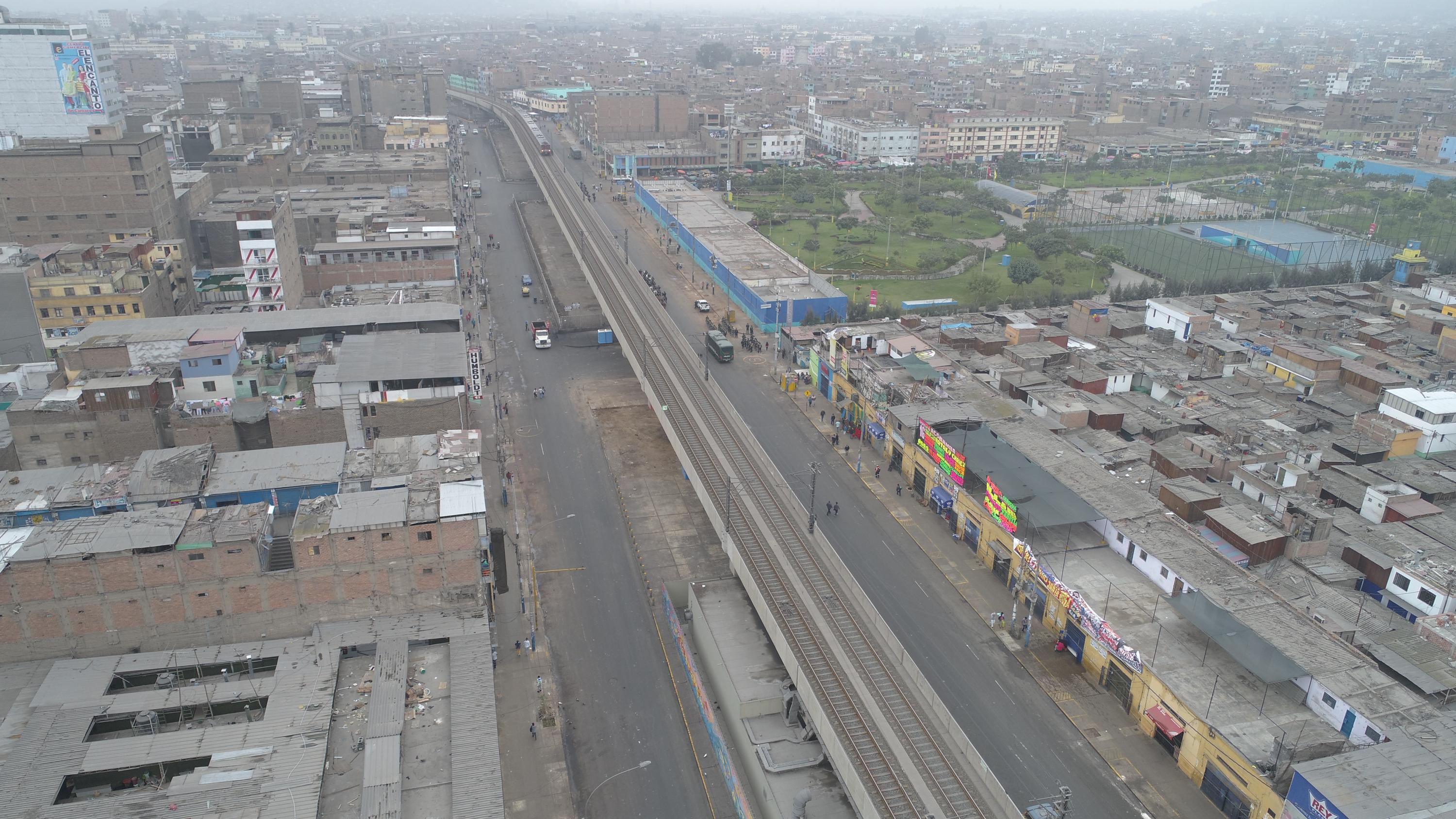 En el desalojo participaron 2.000 policías, quienes contaron con el apoyo del personal de Fiscalización de Lima y La Victoria (Foto: Carlos Hidalgo).