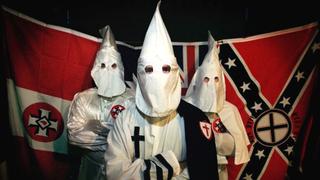 EE.UU: Arrestan a tres miembros del Ku Klux Klan