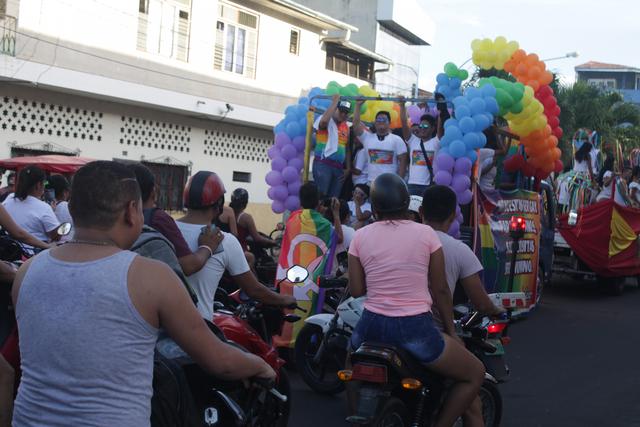 El desfile se inició en la calle Yavari.  A bordo de carros alegóricos, mototaxis y motos lineales, los participantes se desplazaron por las principales calles del centro de la ciudad, para finalmente realizar una fiesta de confraternidad (Foto: Daniel Carbajal)