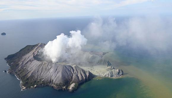 vista aérea de la isla White Island durante la erupción del volcán Whakaari en Nueva Zelanda. (George Novak/New Zealand Herald via AP).