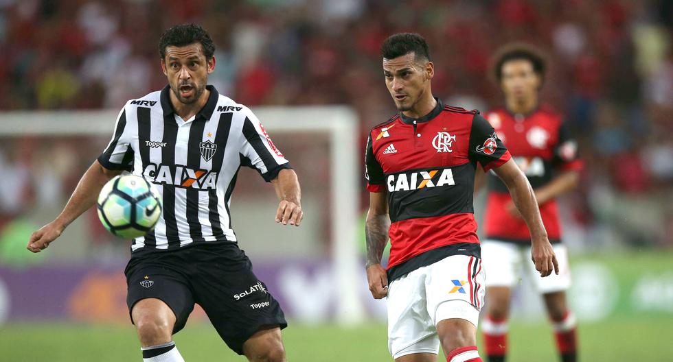 Los peruanos Paolo Guerrero y Miguel Trauco debutaron en el Brasileirao con Flamengo. (Foto: EFE)