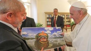 Lula da Silva le dio al papa Francisco la foto de un indígena por su preocupación por el Amazonas