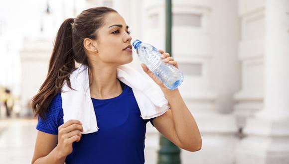 ¿Cómo debo hidratarme durante el entrenamiento?