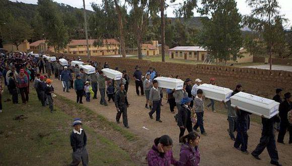 Huanta: entierran restos de sus familiares después de 30 años
