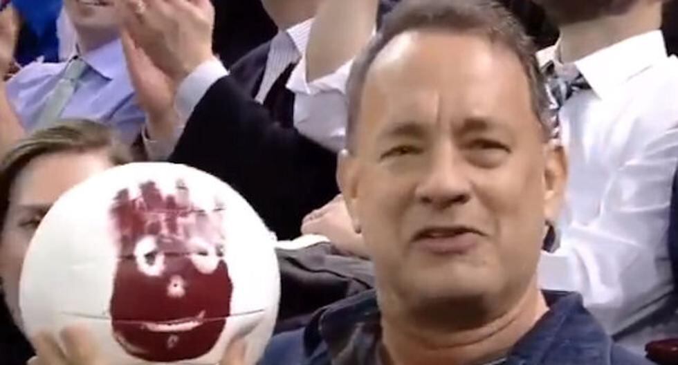 Luego de 15 años, Tom Hanks volvió a tener a Wilson entre sus manos. (Foto: Captura)