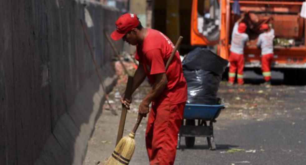 Se reanudó el recojo de desperdicios en La Victoria, cuyos vecinos se vieron afectados en las últimas 48 horas por los malos olores y problemas de salud. (Foto: Andina)