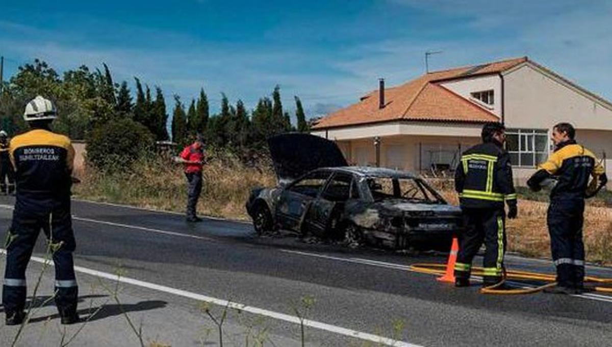 Hombre murió tras intentar salvar a su perro de auto en llamas