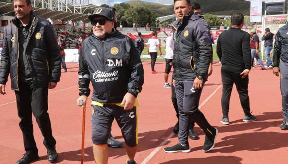 Diego Maradona sufre una severa artrosis en las rodillas, pero eso no impidió de que festejara a lo grande el tercer triunfo consecutivo de Dorados de Sinaloa en la división de ascenso. (Foto: Imago7)