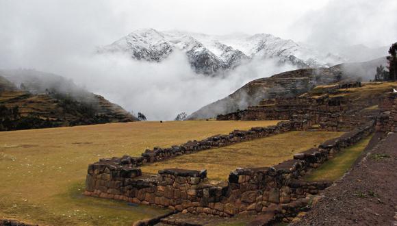 La especialista Stella Nair analizó en Chinchero cómo las tradiciones andinas continuaron y se adaptaron durante la ocupación española.