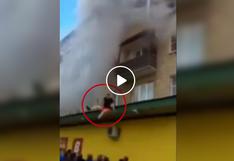 Rusos lanzan a niños de quinto piso para salvarlos de incendio