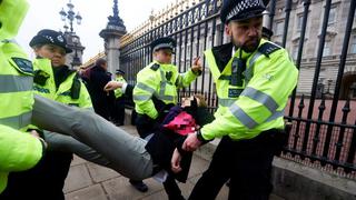 Reino Unido: Detienen a tres supuestos terroristas de extrema derecha