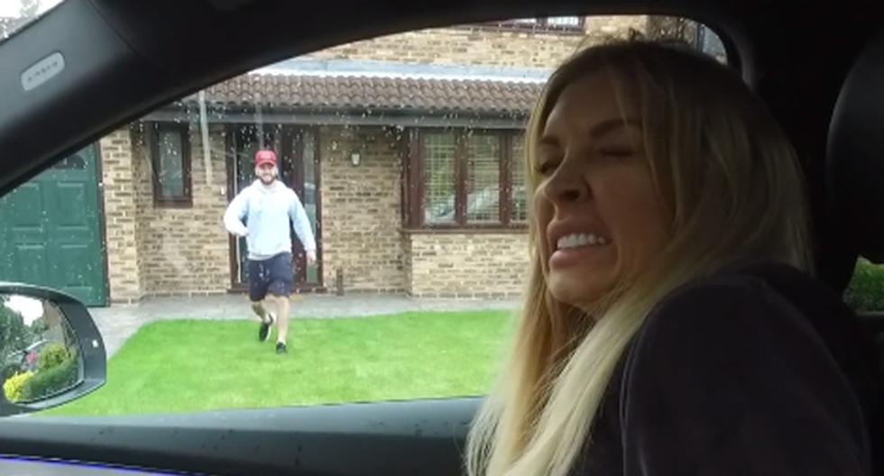 Facebook: una desagradable sorpresa se llevó un muchacho cuando intentó besar a su novia que estaba dentro de su carro. (foto: captura)