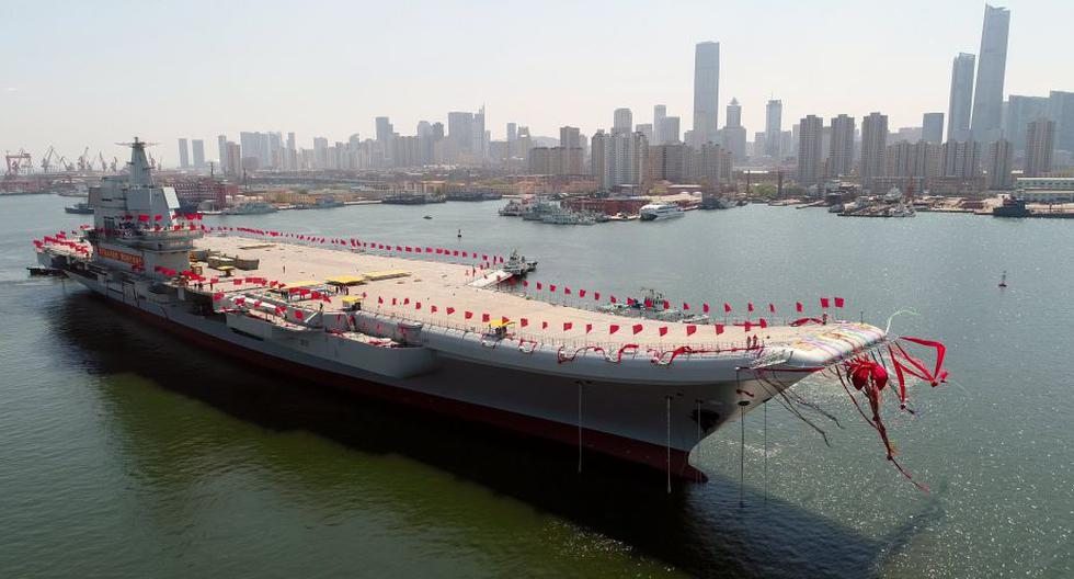China se convierte así en el séptimo país del mundo en desarrollar y construir su propio buque portaaviones. (Foto: EFE)