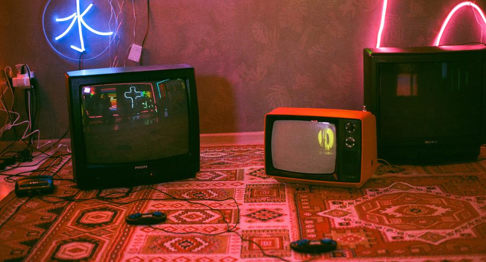 Pese a que muchas han sido relegados a un frío y oscuro almacén del hogar, los televisores CRT son artículos invaluables para los que disfrutan del retro gaming. (Foto: Olena Sergienko/Unsplash)