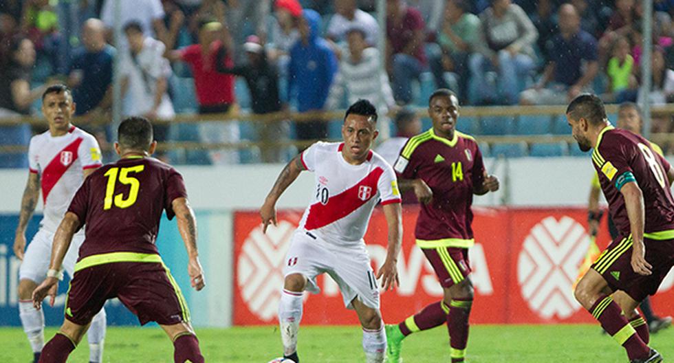 Ricardo Gareca se transformó en un hincha más ante la jugada clave que Christian Cueva falló en los últimos minutos que era el gol del triunfo ante Venezuela. (Foto: EFE)