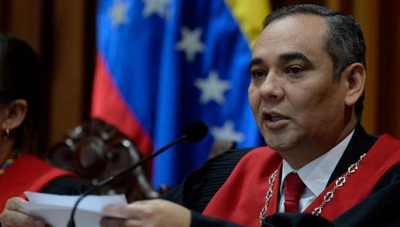 El presidente del Tribunal Supremo de Justicia de Venezuela, Maikel Moreno, habla durante una conferencia de prensa en Caracas el 1 de abril de 2017. (FEDERICO PARRA / AFP).