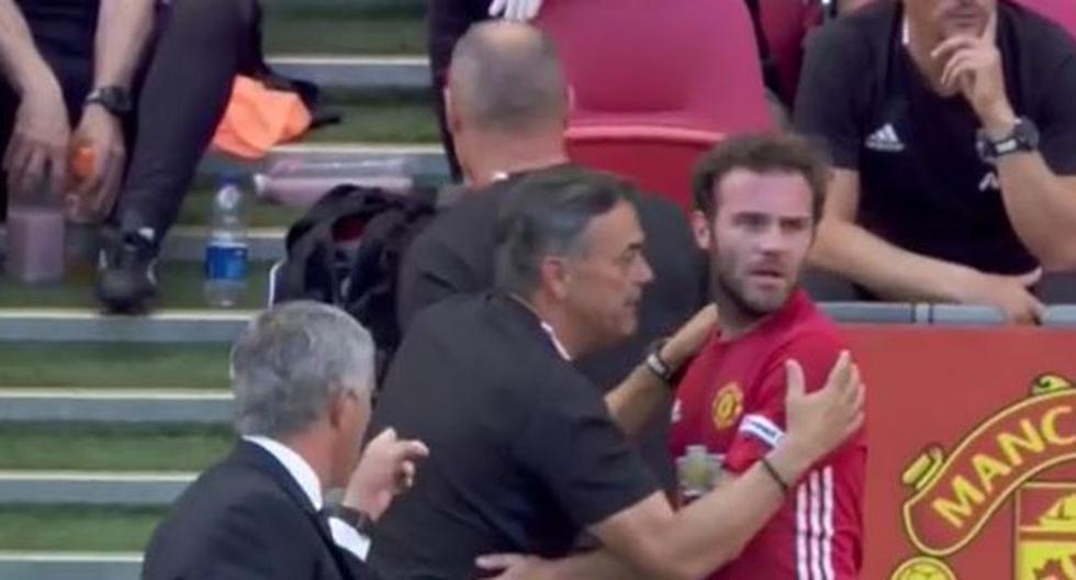 José Mourinho y Juan Mata en el Manchester United. (Foto: captura)