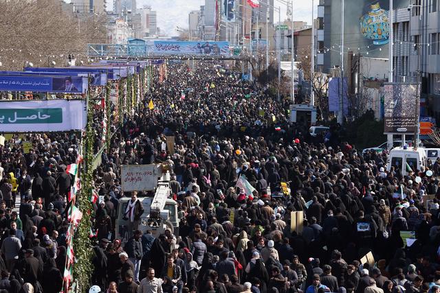 Cientos de miles de personas salieron a las calles este martes para conmemorar el 41° Aniversario de la Revolución Islámica de 1979 coincidiendo con el momento de máxima tensión entre Teherán y Estados Unidos. (Reuters).