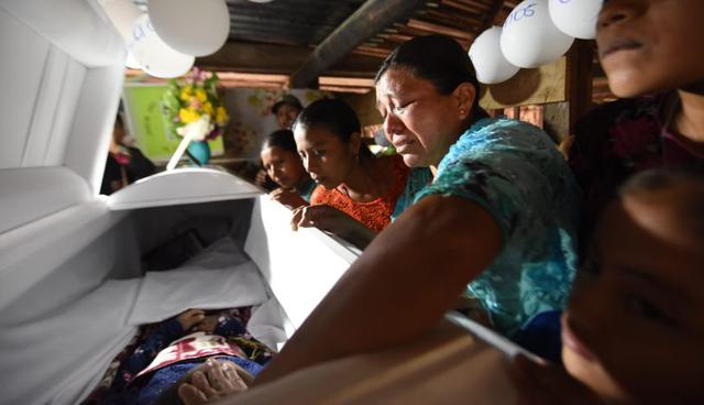 Comunidad maya despide a niña guatemalteca que murió bajo custodia en EE.UU. (Foto: AFP).