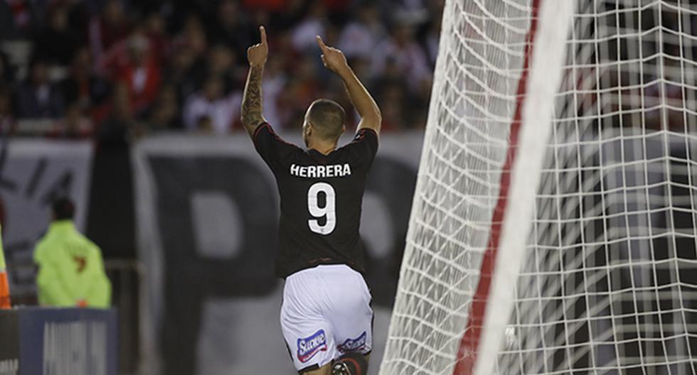 Hinchas de Melgar no se perdieron la visita del cuadro arequipeño en Buenos Aires para enfrentar a River Plate, por el Grupo 3 de la Copa Libertadores. (Foto: EFE)