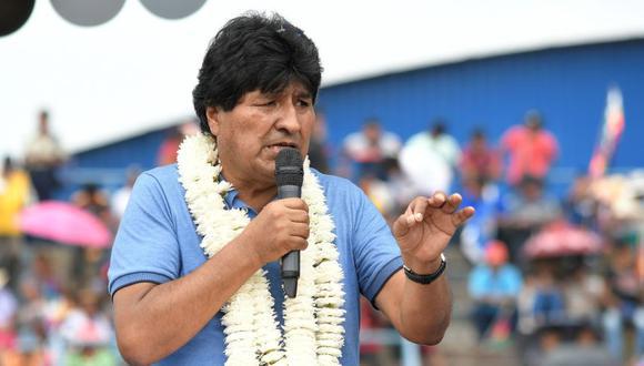 Evo Morales participando en una actividad a favor de la hoja de coca junto a los congresistas de Perú Libre Wilson Quispe y Guillermo Bermejo.  Foto: archivo EFE/Jorge Abrego
