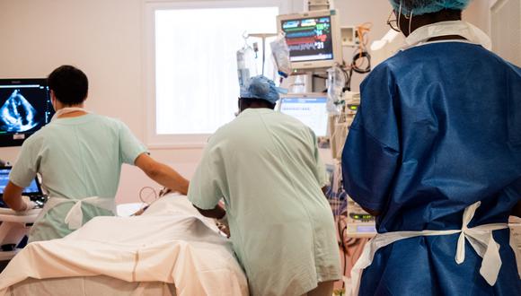 Imagen referencial de un paciente siendo operado en un hospital. (Foto: Carla BERNHARDT / AFP)